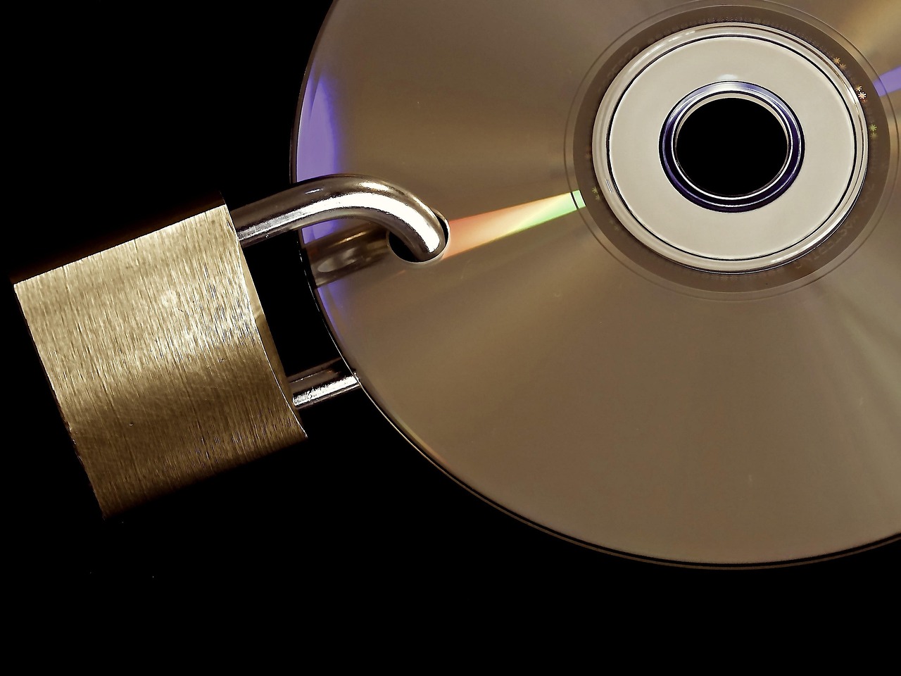 Cadeado dourado representando proteção de dados e certificado SSL para sites HTTPS