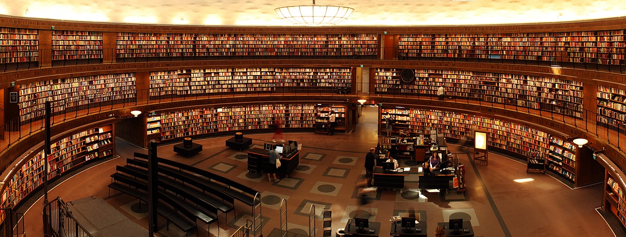 Catálogo de livros organizados representando o conceito de index e indexação de conteúdo
