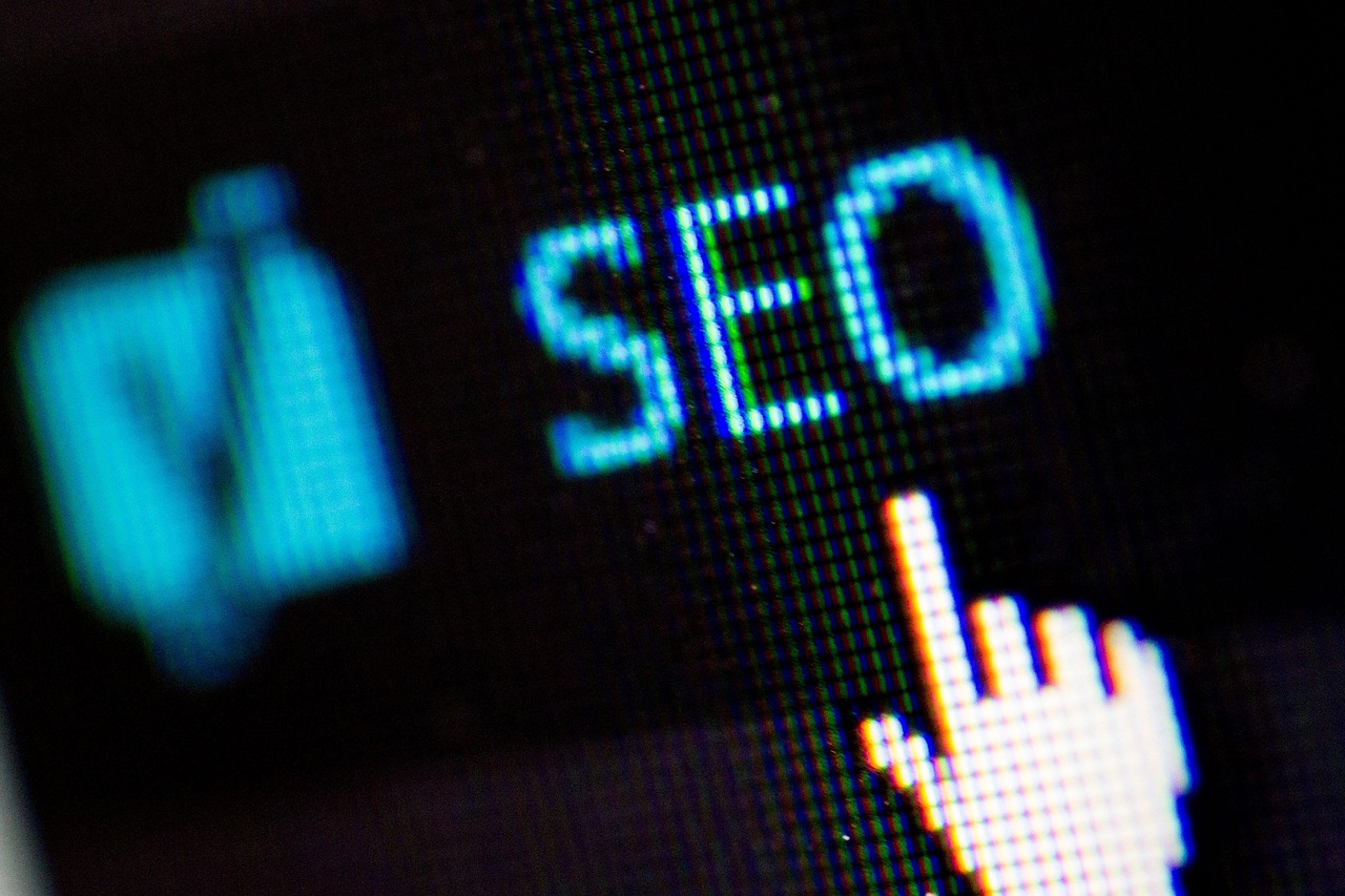 Painel de marketing digital e SEO representando configuração técnica de crawlers e rastreamento